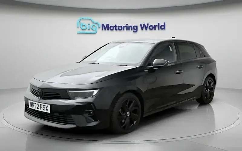 Used Vauxhall Astra GS Line 131 HP (96 kW) 2022 Black Hatchback