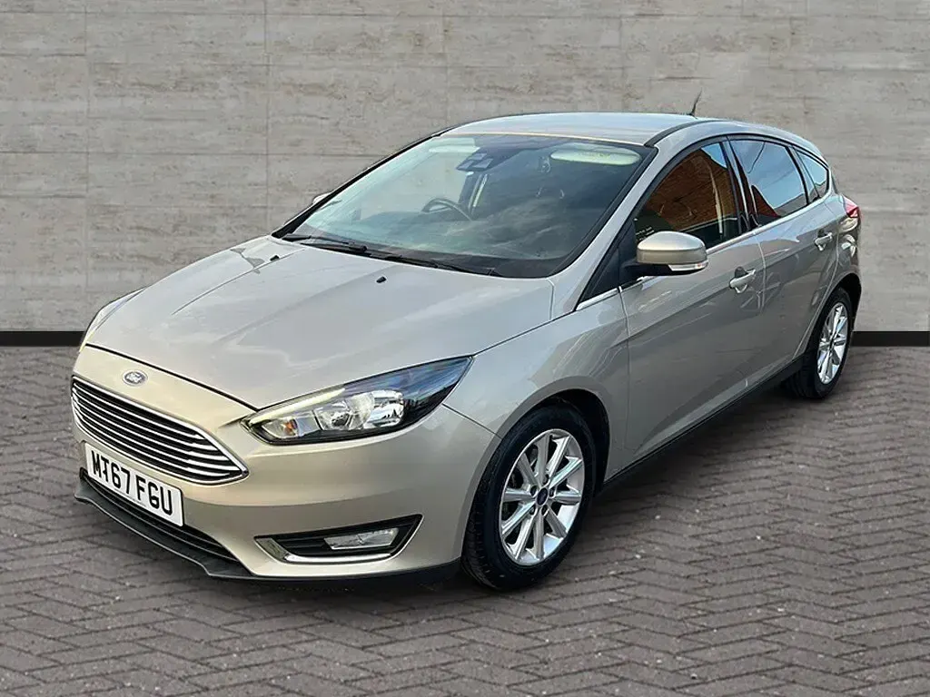 Used Ford Focus Titanium 100 HP (73 kW) 2017 Silver Hatchback