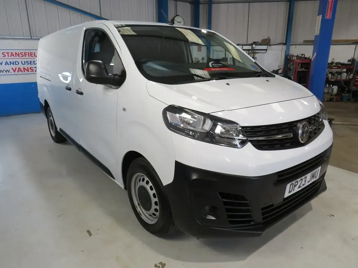 Used Vauxhall Vivaro 100 HP (73 kW) 2023 White MPV