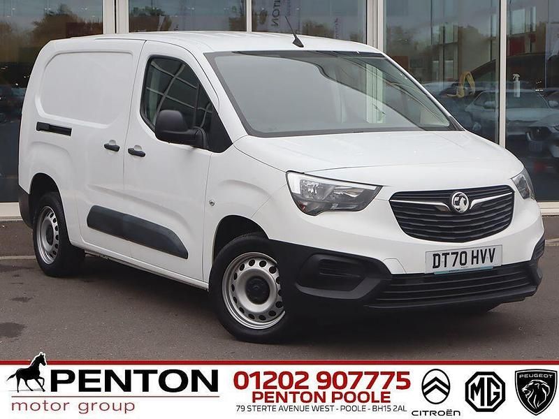 Used Vauxhall Combo 100 HP (73 kW) 2021 White MPV