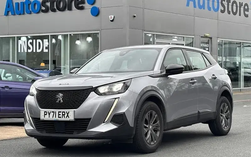 Gebraucht Peugeot 2008 Active Premium 101 PS (74 kW) 2022 SUV