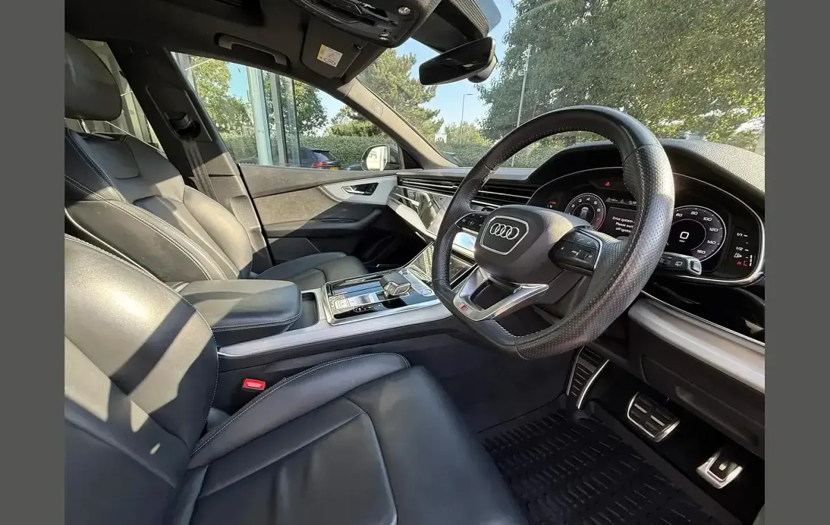 Used Audi Q8 S-Line 334 HP (245 kW) 2020 Black SUV