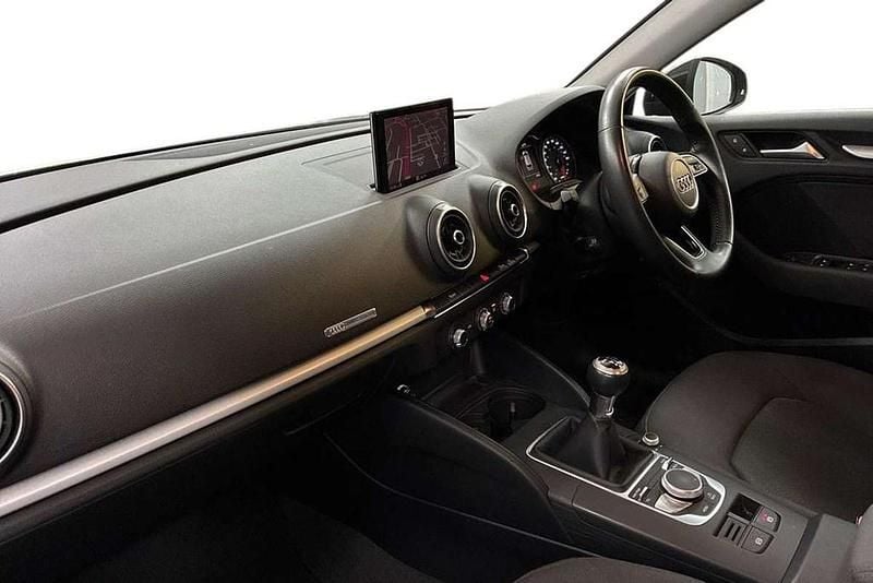 Begagnad Audi A3 Design 150 HK (110 kW) 2018 Svart Sedan