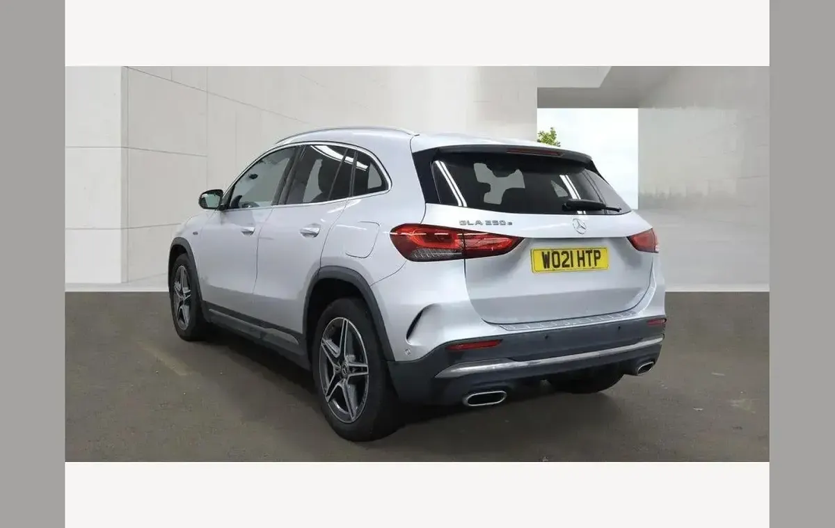 Used Mercedes GLA250 Exclusive 214 HP (157 kW) 2021 Silver SUV
