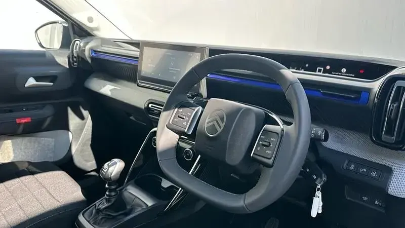 Used Citroën C3 PureTech 101 HP (74 kW) 2025 Blue SUV