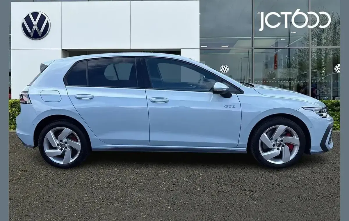 Used VW Golf VIII GTE 267 HP (196 kW) 2025 Blue Hatchback