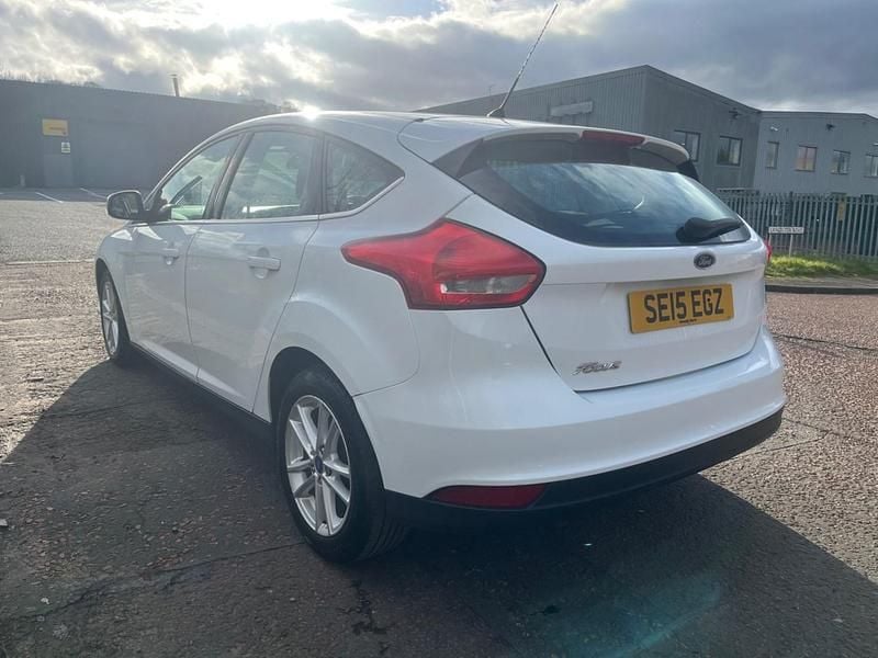 Used Ford Focus Zetec 120 HP (88 kW) 2015 White Hatchback