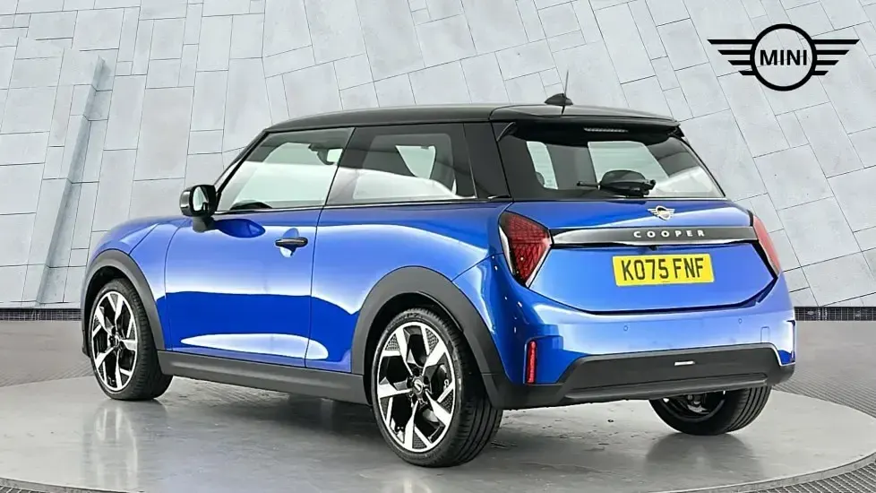 Used Mini Cooper Hatch 113 kW (154 HP) 2026 Blue Hatchback