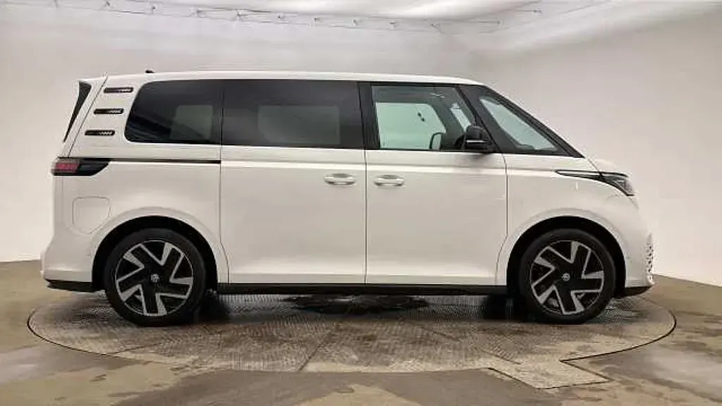 Used VW ID. Buzz Pro 150 kW (204 HP) 2024 White MPV