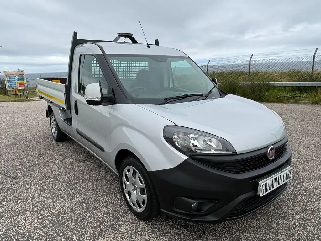 Used Fiat Doblò S 105 HP (77 kW) 2020 Grey