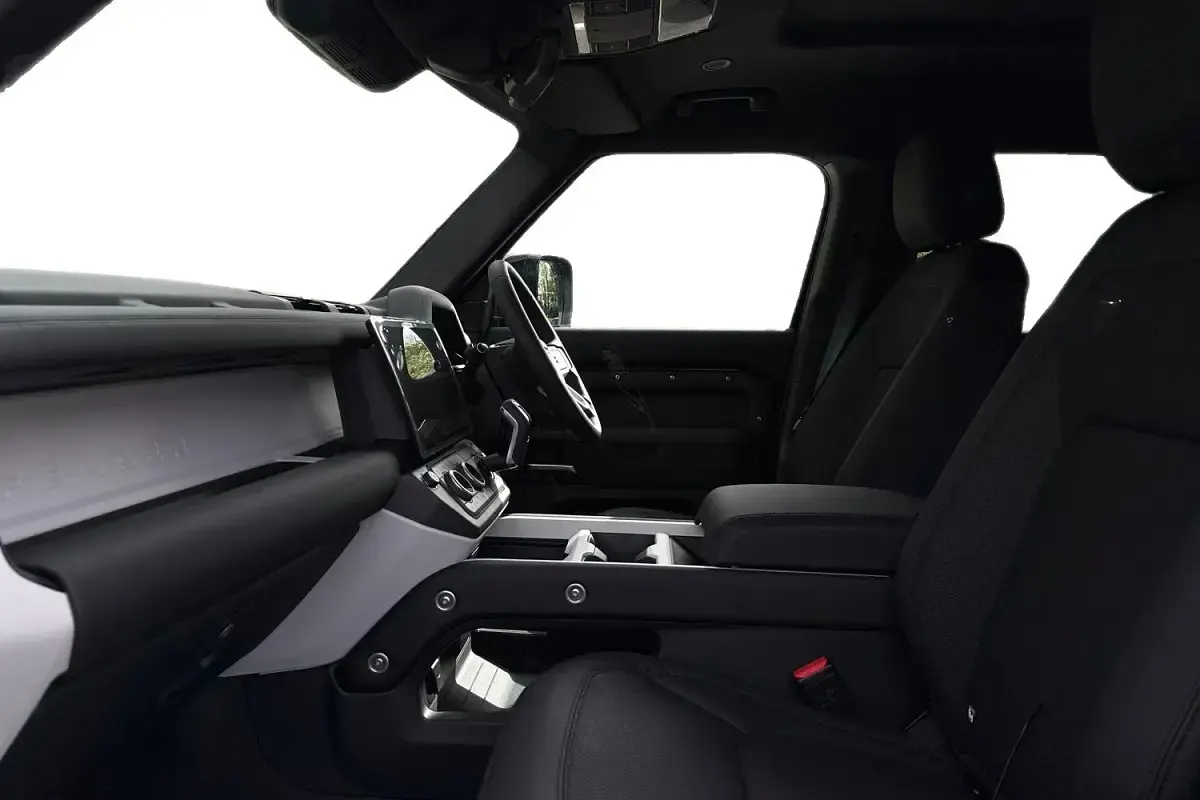 New Land Rover Defender SE Dynamic 2026 Black SUV