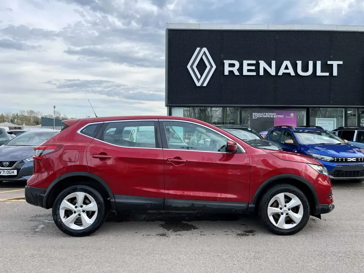 Używany Nissan Qashqai Acenta 2018 Czerwony SUV