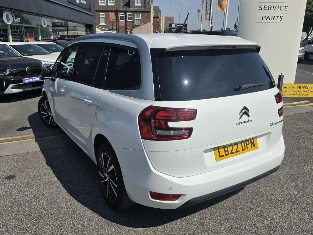 Used Citroën C4 SpaceTourer PureTech 128 HP (94 kW) 2022 White MPV