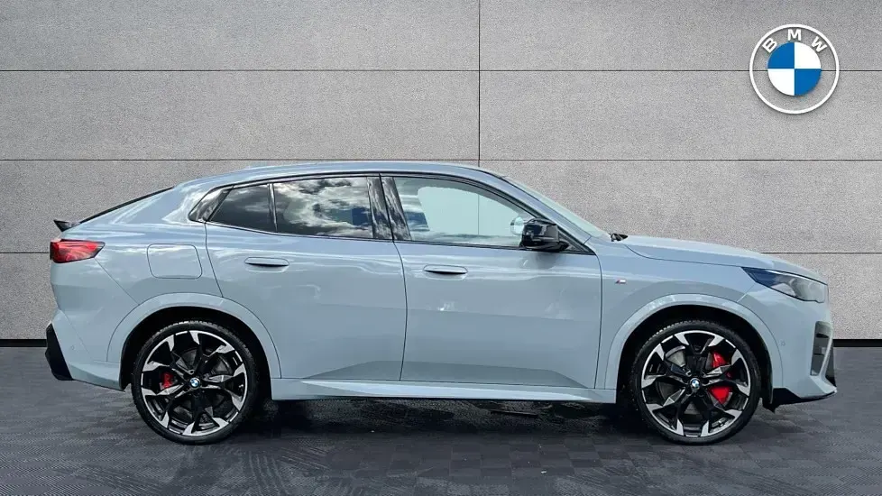 Begagnad BMW X2 Comfort Edition 296 HK (217 kW) 2024 Grå SUV