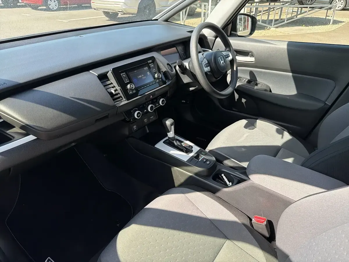 Used Honda Jazz Hybrid 109 HP (80 kW) 2022 White Hatchback