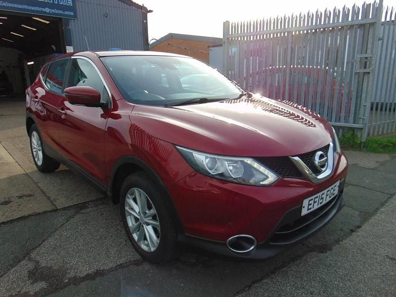 Used Nissan Qashqai Acenta 110 HP (80 kW) 2015 Red SUV