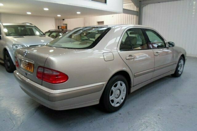 Begagnad Mercedes E200 Classic 2000 Sedan
