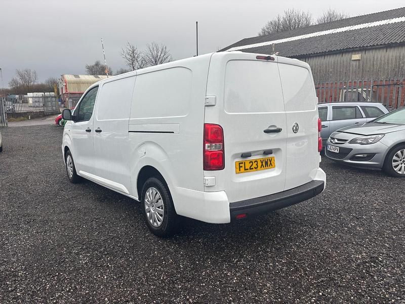 Used Vauxhall Vivaro 145 HP (106 kW) 2023 White MPV