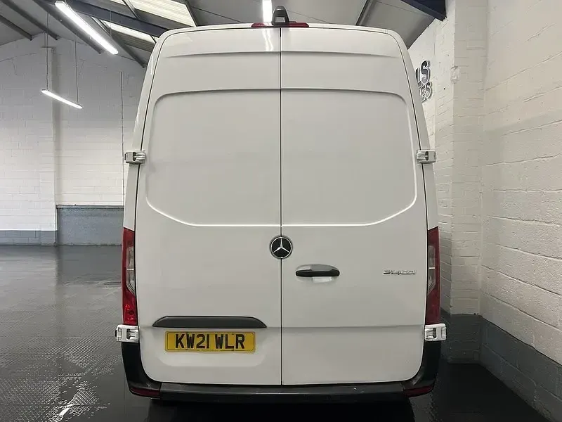 Używany Mercedes Sprinter Premium 2021 Biały Van