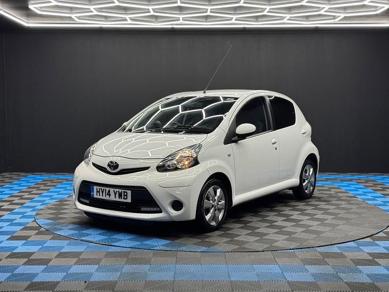 Used Toyota Aygo Style 2014 White Hatchback