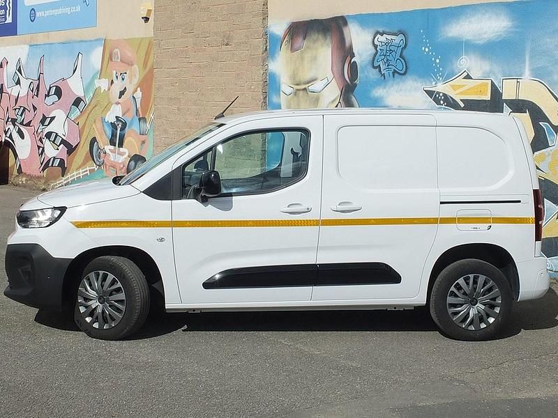 Used Citroën Berlingo 100 HP (73 kW) 2023 White MPV