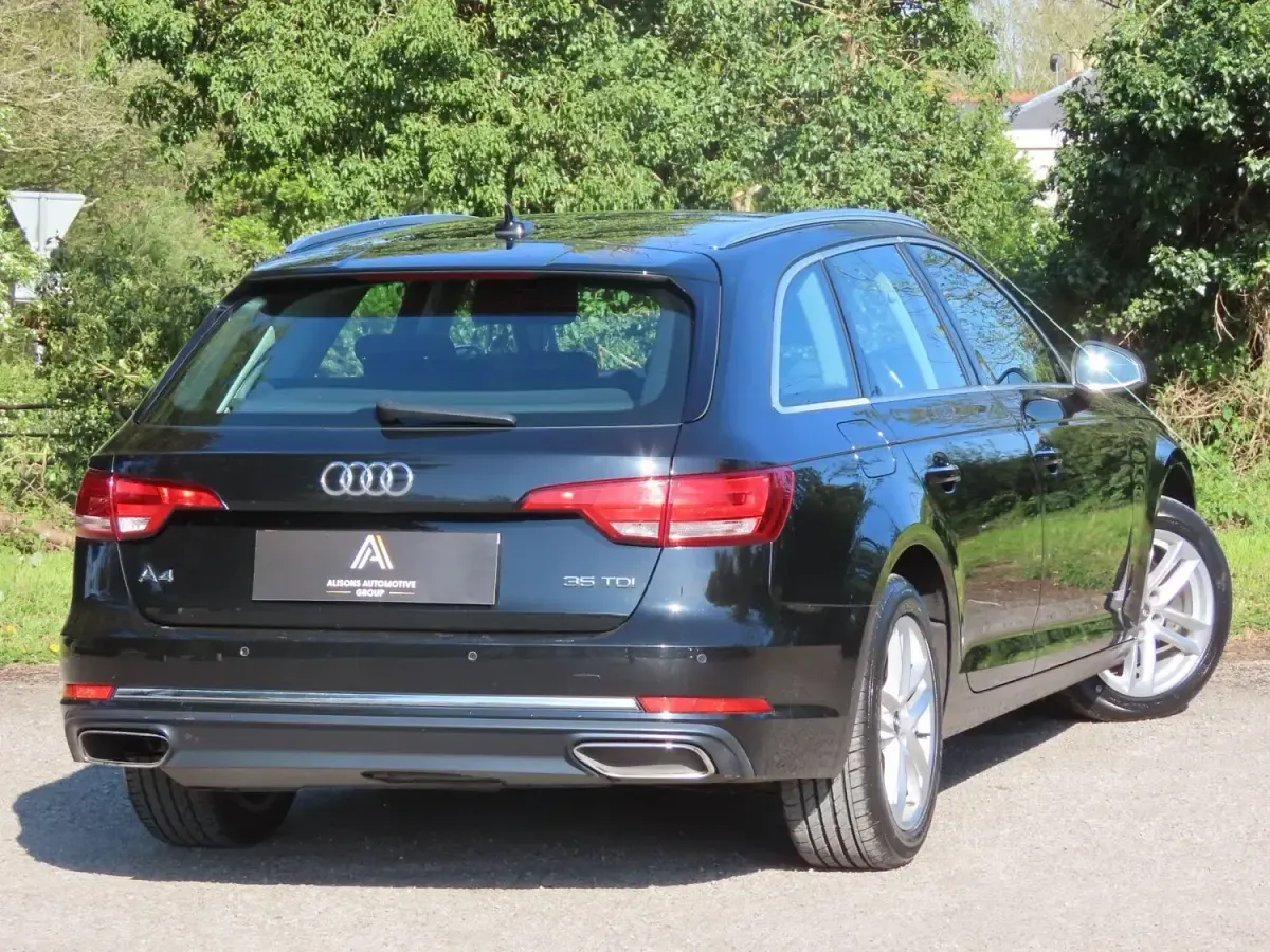 Used Audi A4 Comfort 150 HP (110 kW) 2019 Black Estate