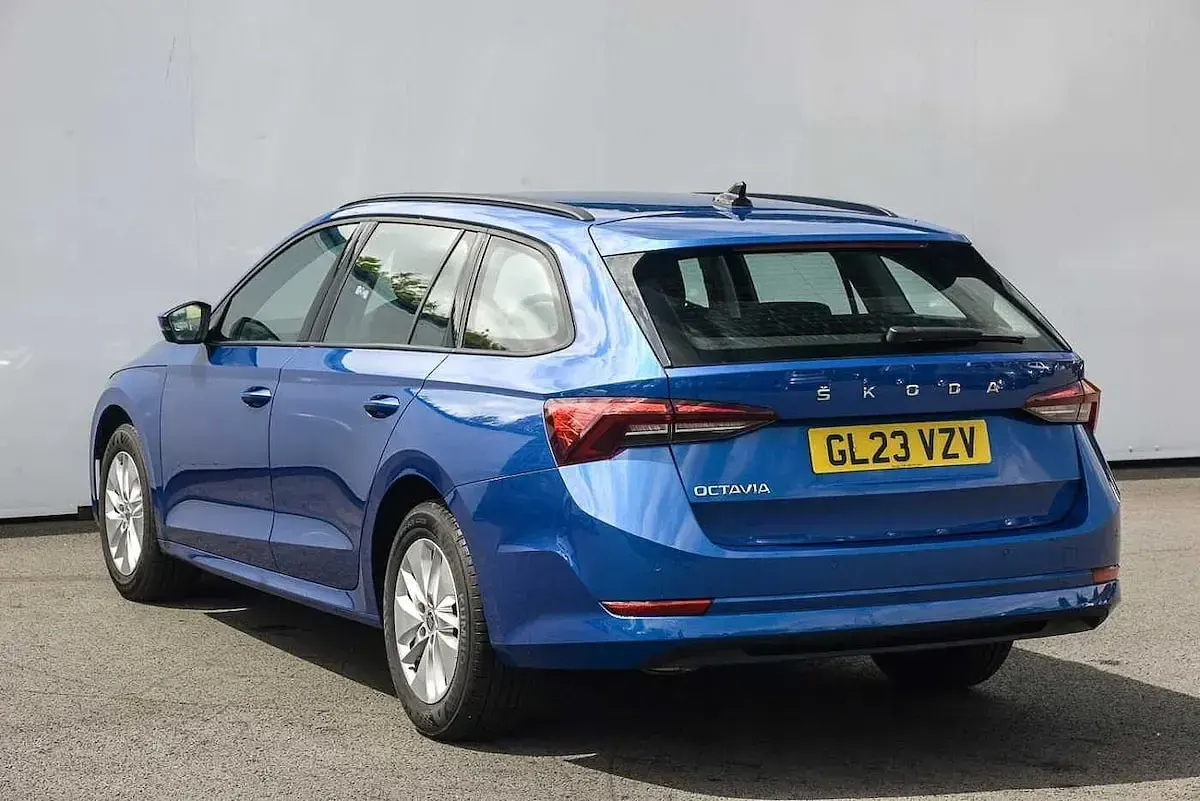 Used Skoda Octavia SE Technology 110 HP (80 kW) 2023 Race blue metallic Estate