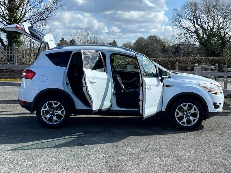Used Ford Kuga Zetec 140 HP (102 kW) 2010 White SUV