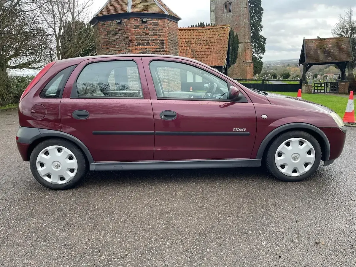 Used Vauxhall Corsa Elegance 79 HP (58 kW) 2003 Red Hatchback
