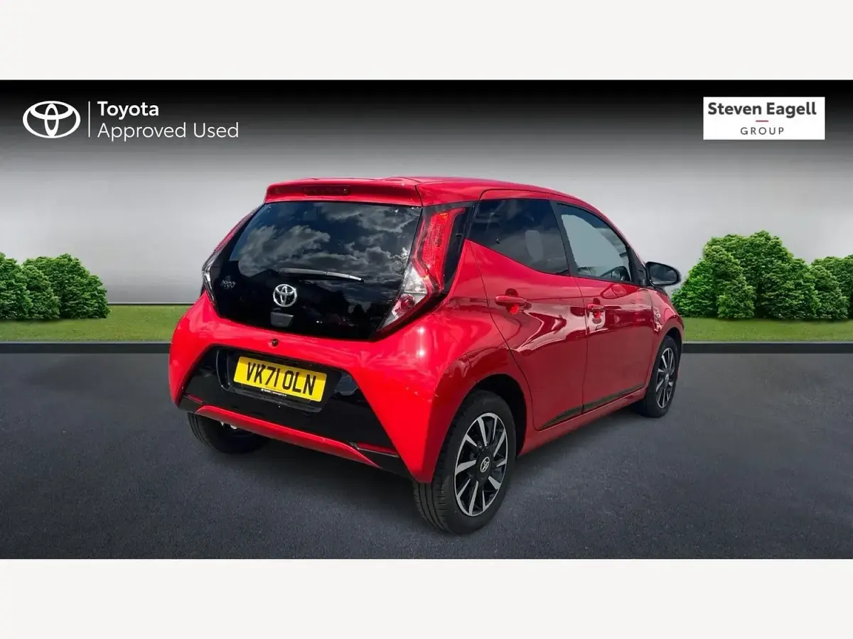 Used Toyota Aygo Trend 72 HP (52 kW) 2021 Red Hatchback