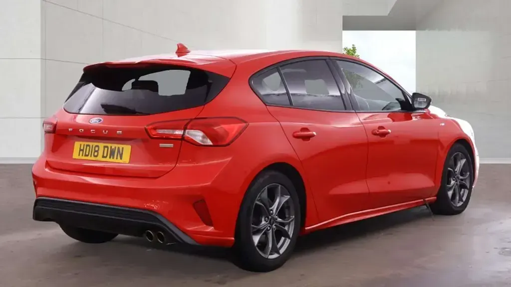 Used Ford Focus ST-Line 350 HP (257 kW) 2018 Red Hatchback