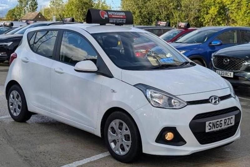 White Used 2016 Hyundai i10 SE Hatchback | £6,795 (Fair price) - Image 1/1