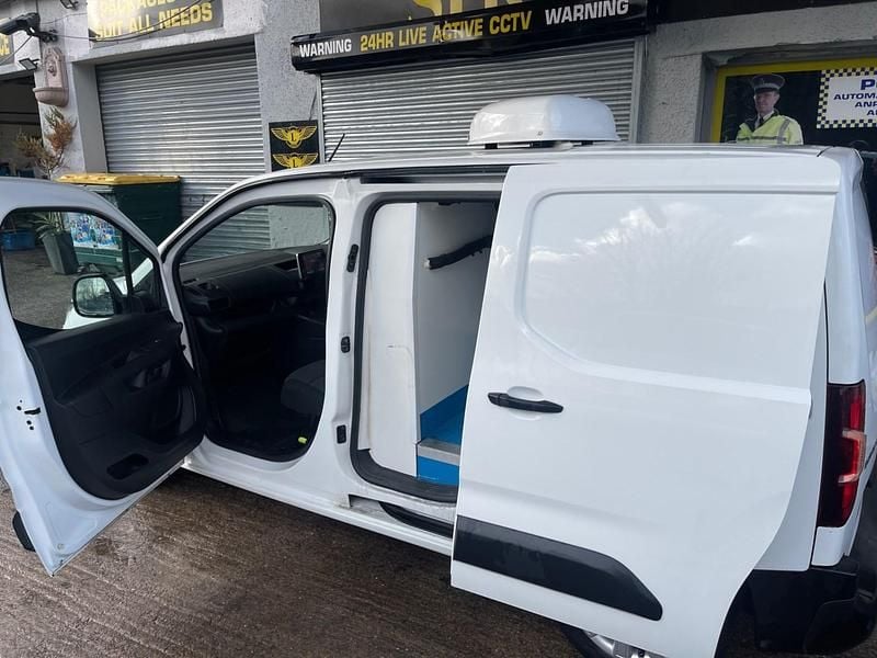 Used Citroën Berlingo 75 HP (55 kW) 2021 White MPV