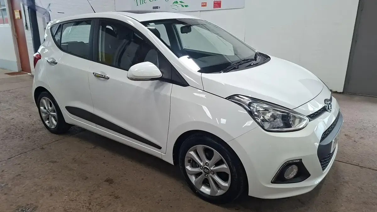 Used Hyundai i10 Premium SE 87 HP (63 kW) 2015 White Hatchback