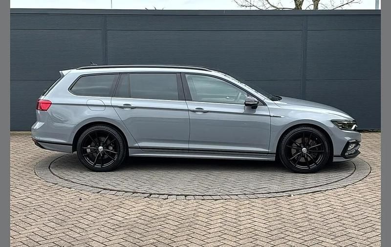 Begagnad VW Passat R-line Edition 237 HK (174 kW) 2021 Grå Kombi