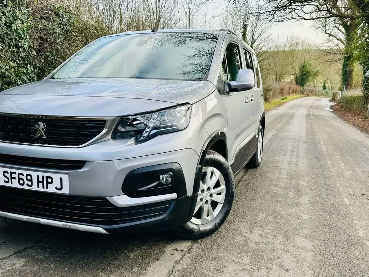 Begagnad Peugeot Rifter Allure 2019 Grå Minibuss