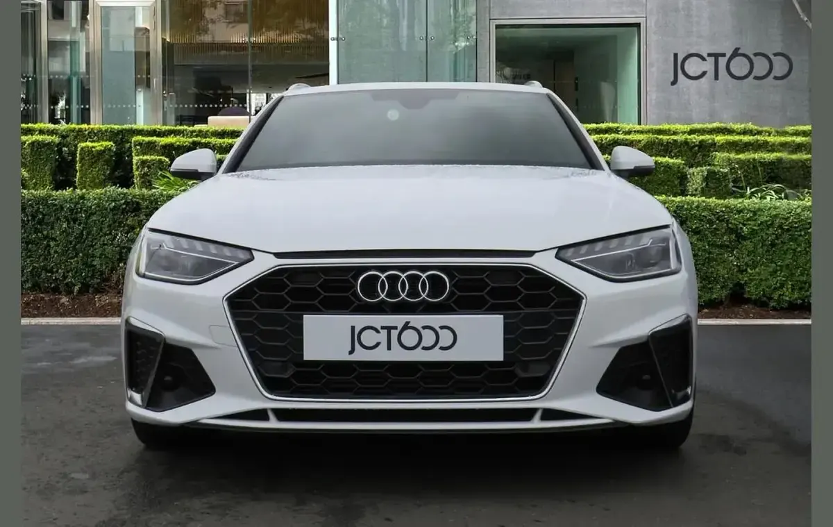 Used Audi A4 S-Line 200 HP (147 kW) 2024 White Estate