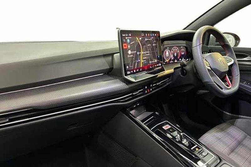 Second-hand VW Golf VIII 265 CP (194 kW) 2025
