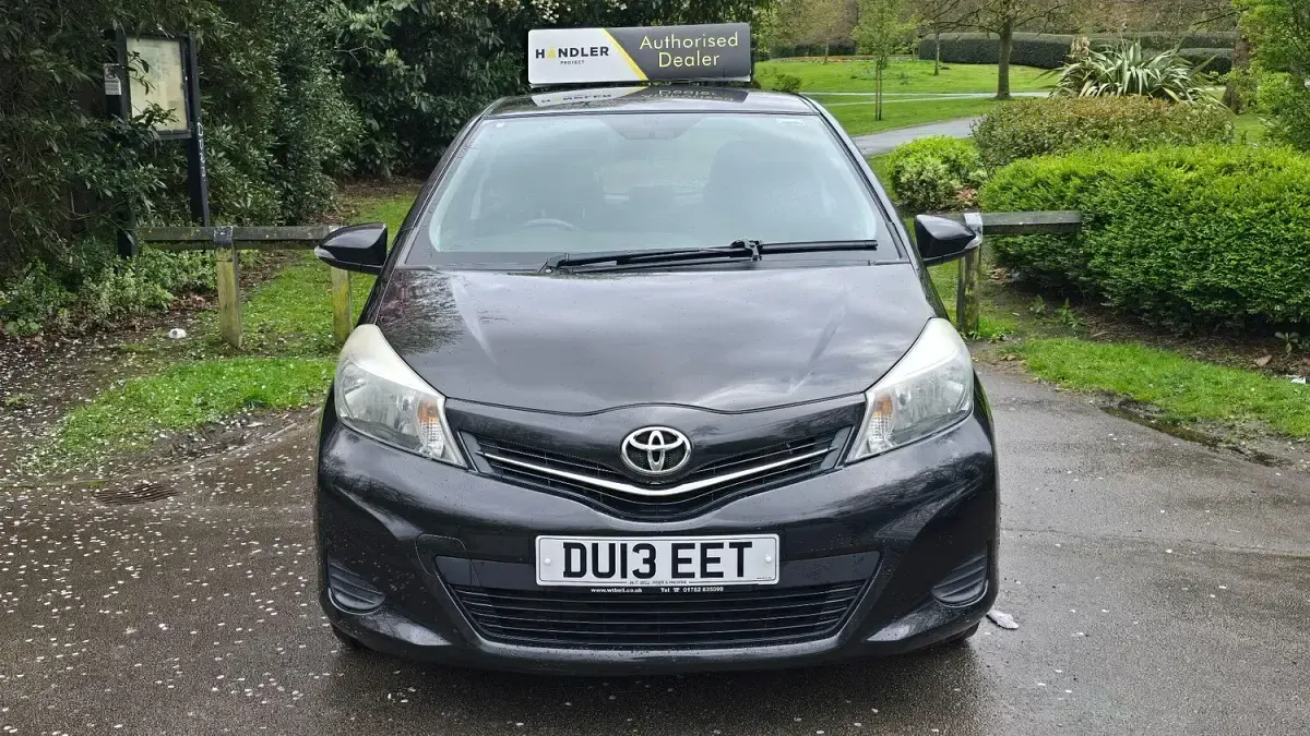 Used Toyota Yaris 101 HP (74 kW) 2013 Black Hatchback