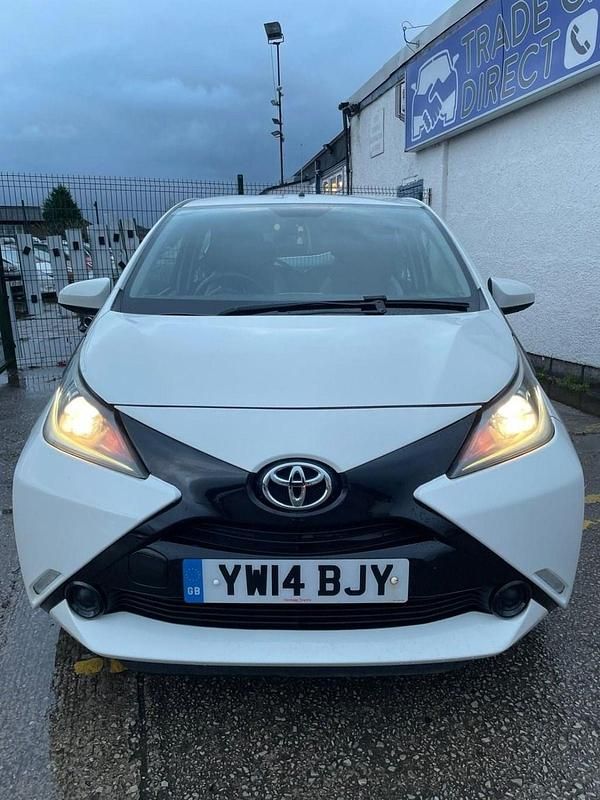 White Used 2014 Toyota Aygo X-play Hatchback | £4,695 (Fair price) - Image 1/4