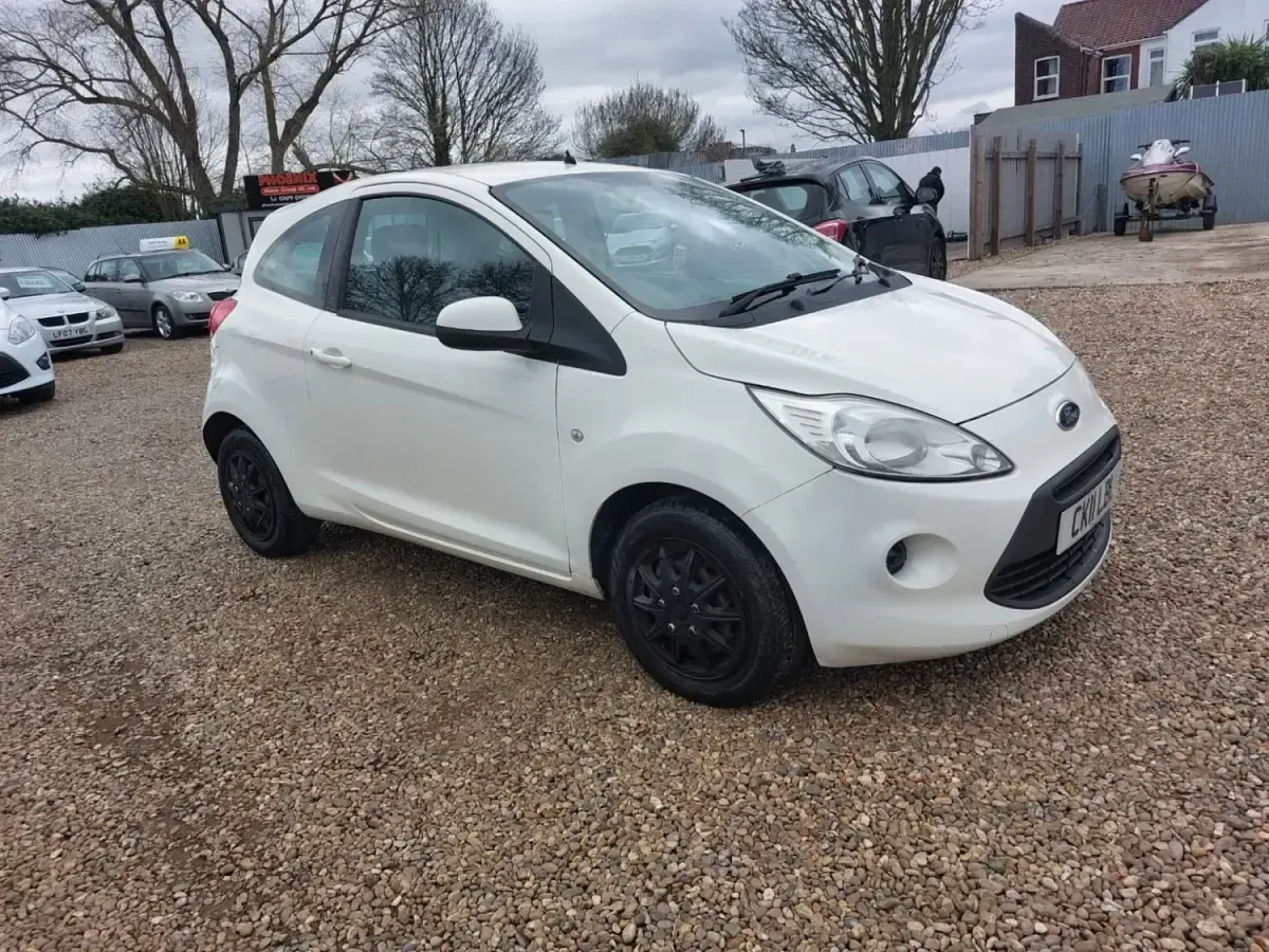 Używany Ford Ka 69 KM (50 kW) 2011 Biały Hatchback
