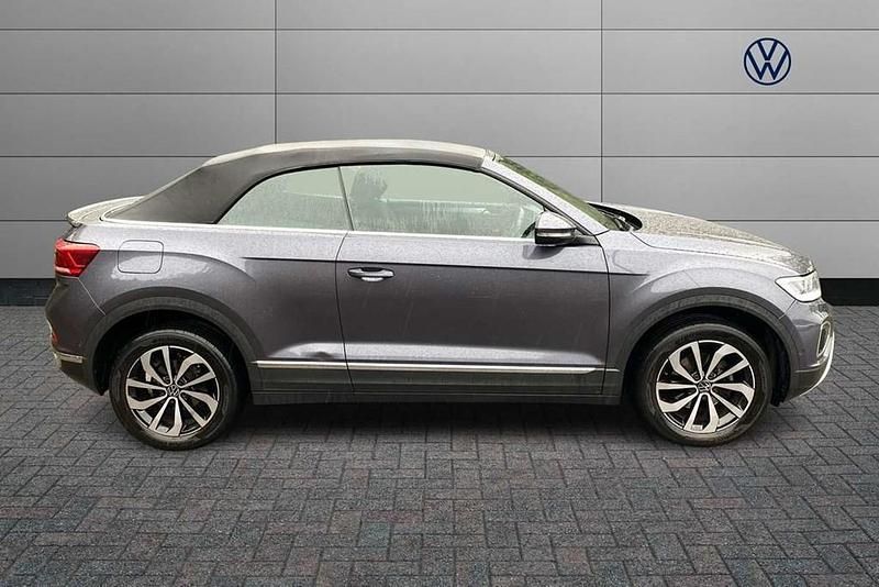 Usado VW T-Roc Cabriolet Style 150 HP (110 kW) 2022 Cinzento Cabrios