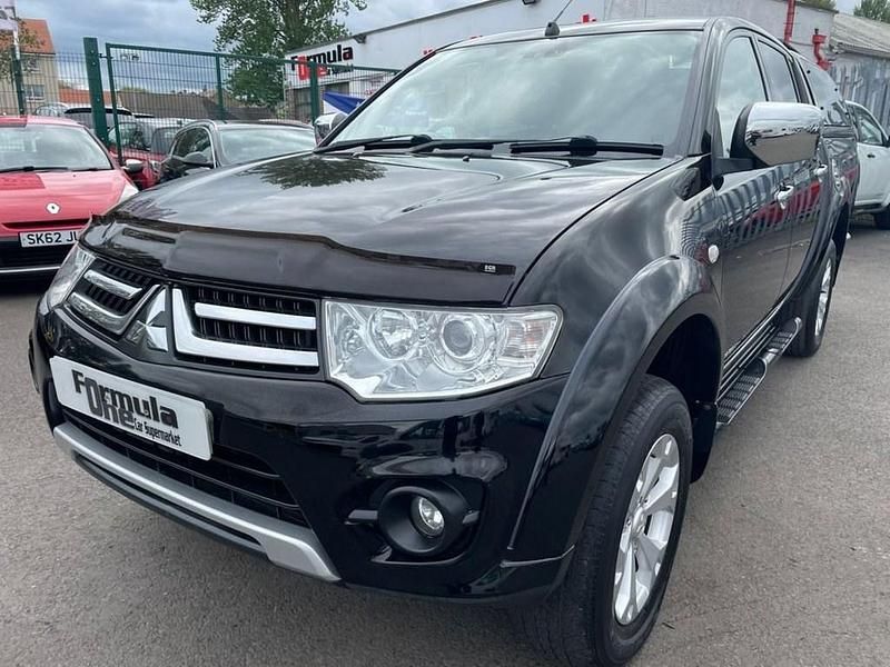 Second-hand Mitsubishi L200 175 CP (128 kW) 2014 Negru Pickup