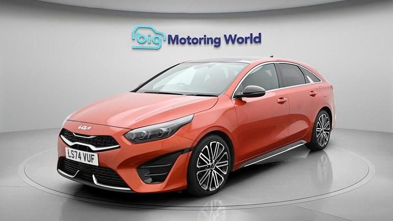 Used Kia ProCeed GT-Line S 138 HP (101 kW) 2024 Orange Estate