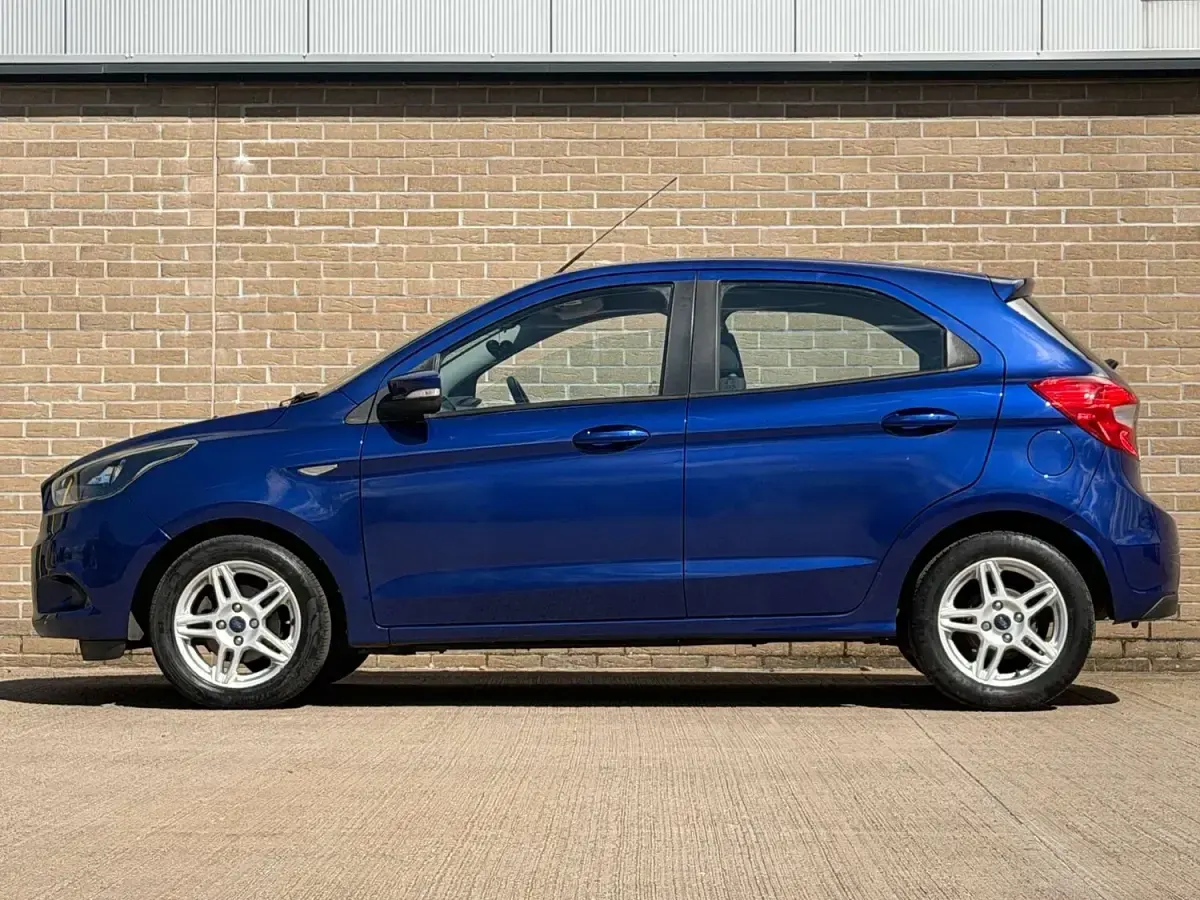 Used Ford Ka Plus Zetec 70 HP (51 kW) 2017 Blue Hatchback