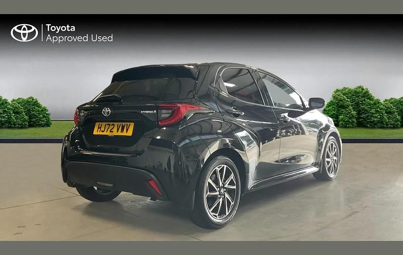 Used Toyota Yaris Hybrid Design 116 HP (85 kW) 2022 Black Hatchback