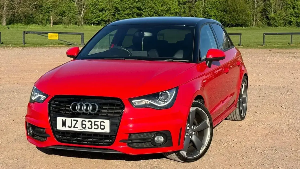 Begagnad Audi A1 Sportback Black Edition 185 HK (136 kW) 2014 Röd Halvkombi