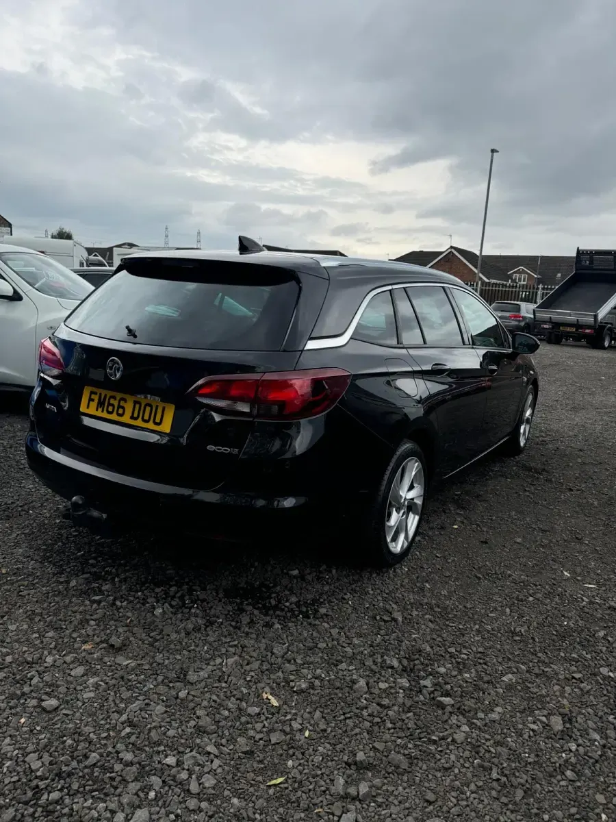 Used Vauxhall Astra SRi 108 HP (79 kW) 2017 Black Estate