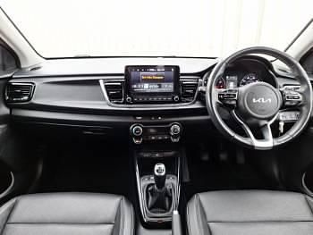 Begagnad Kia Rio 2022 Silver Halvkombi