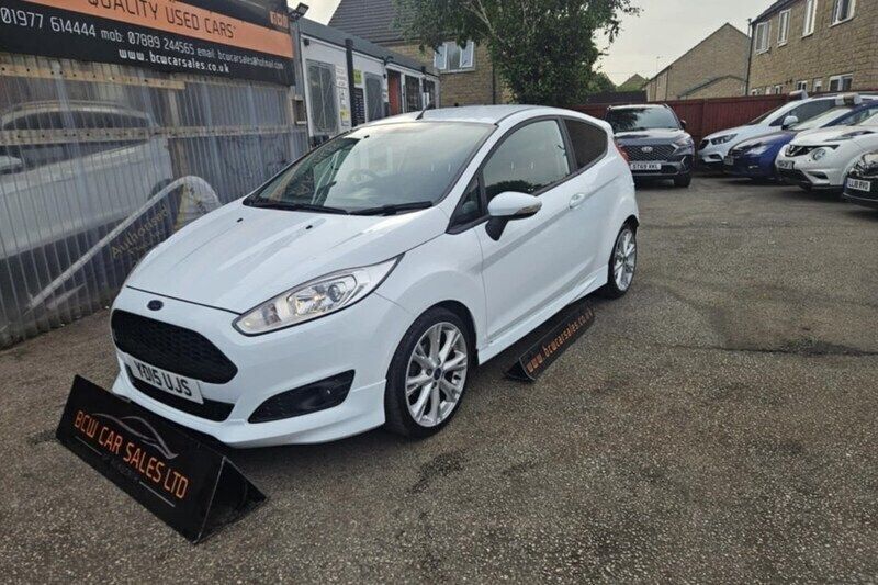 White Used 2015 Ford Fiesta Zetec Hatchback | £5,750 (Fair price) - Image 1/1
